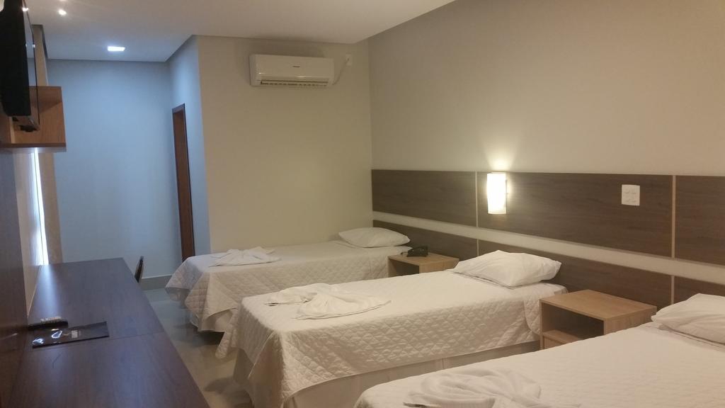 Kamur Plaza Hotel Goianesia Kamer foto