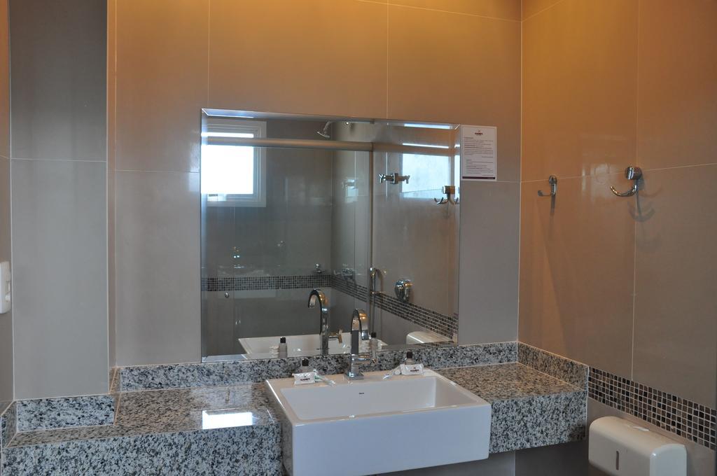 Kamur Plaza Hotel Goianesia Buitenkant foto