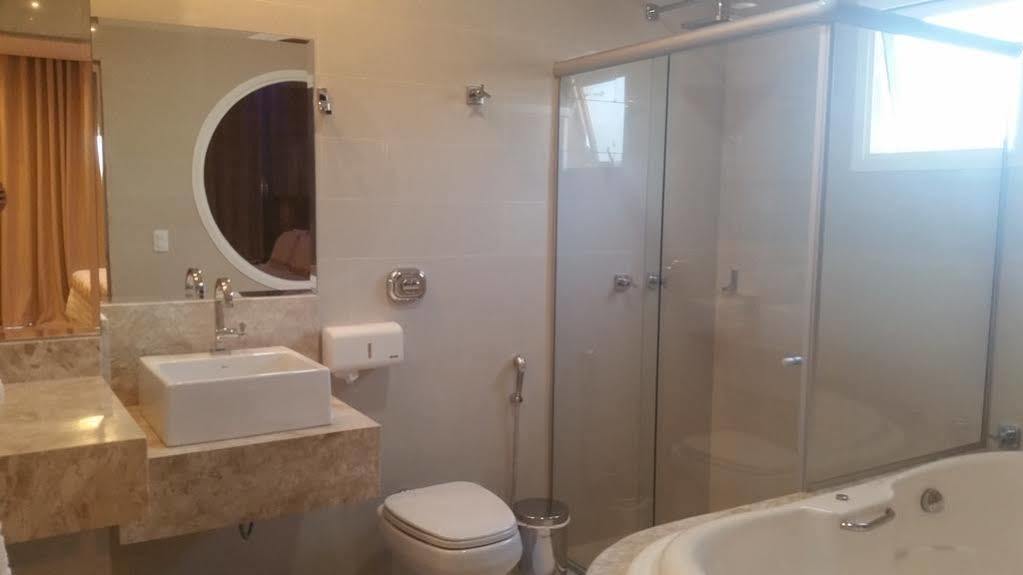 Kamur Plaza Hotel Goianesia Buitenkant foto